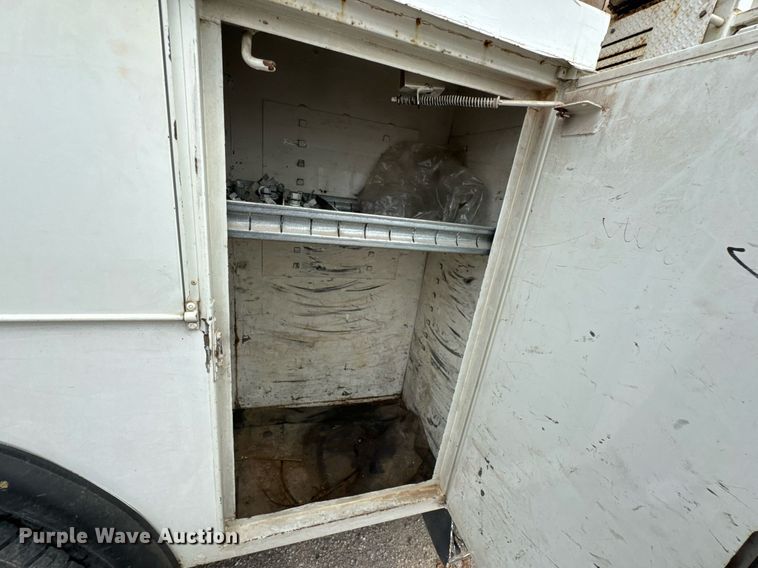 image for item DO0773 2006 International 4300 digger derrick truck