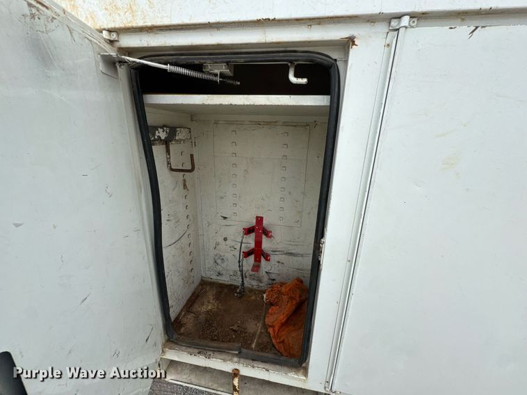 image for item DO0773 2006 International 4300 digger derrick truck