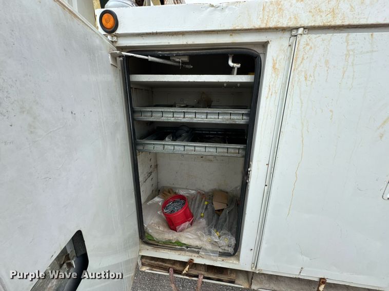 image for item DO0773 2006 International 4300 digger derrick truck