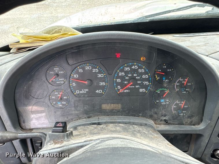 image for item DO0773 2006 International 4300 digger derrick truck