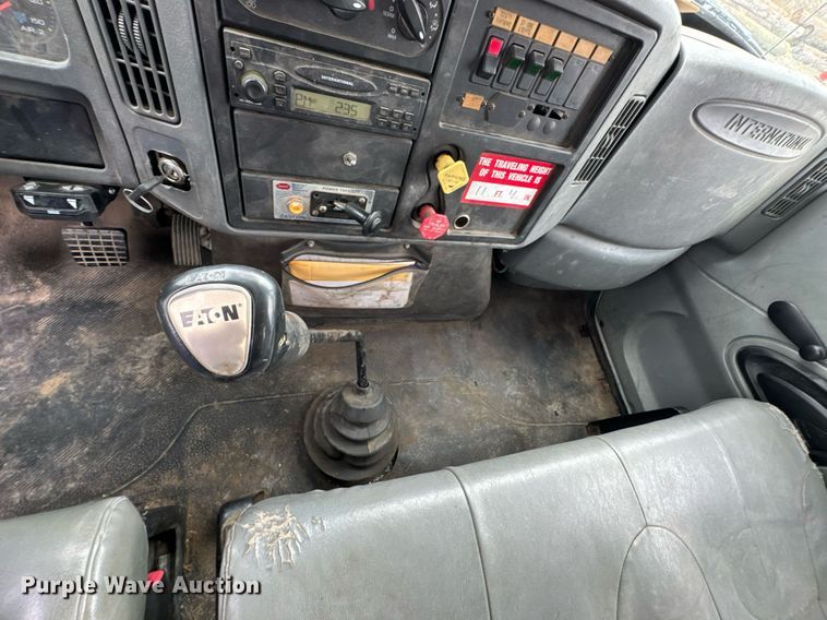 image for item DO0773 2006 International 4300 digger derrick truck