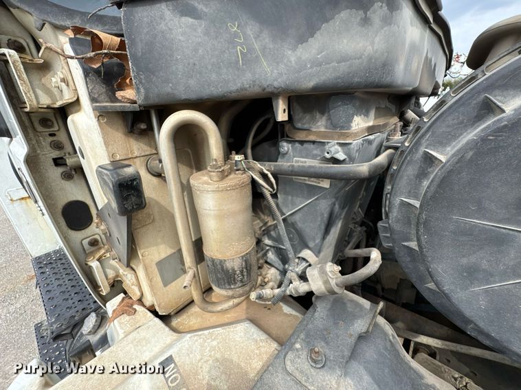 image for item DO0773 2006 International 4300 digger derrick truck