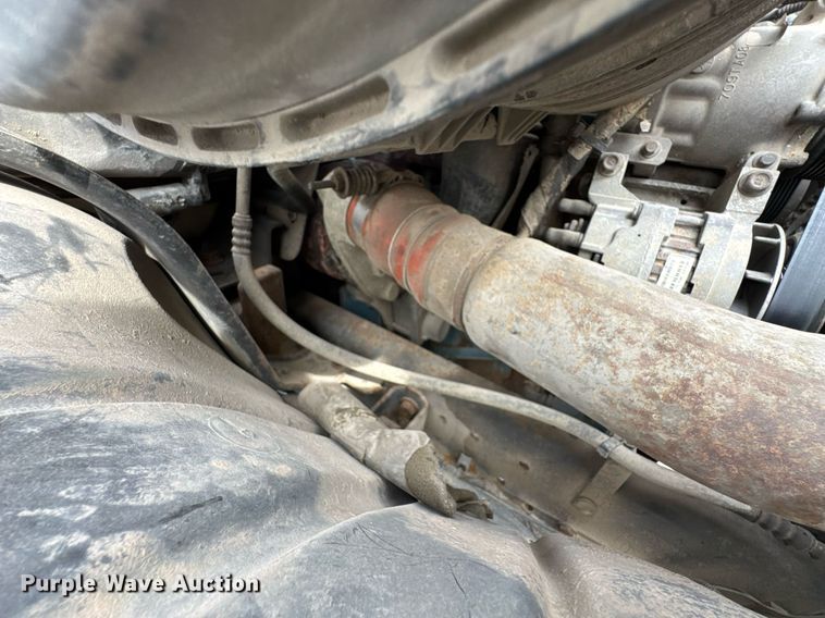 image for item DO0773 2006 International 4300 digger derrick truck