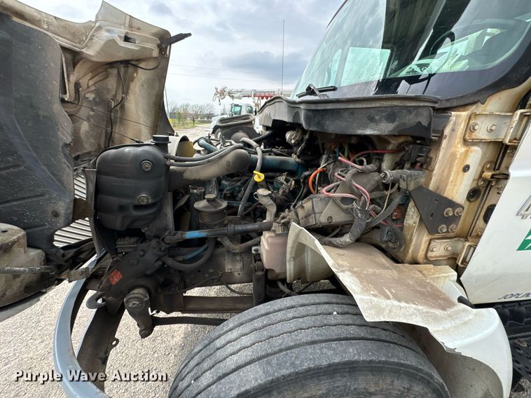 image for item DO0773 2006 International 4300 digger derrick truck