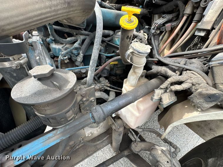 image for item DO0773 2006 International 4300 digger derrick truck