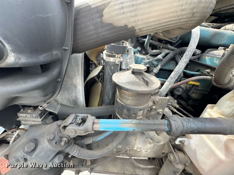 image for item DO0773 2006 International 4300 digger derrick truck