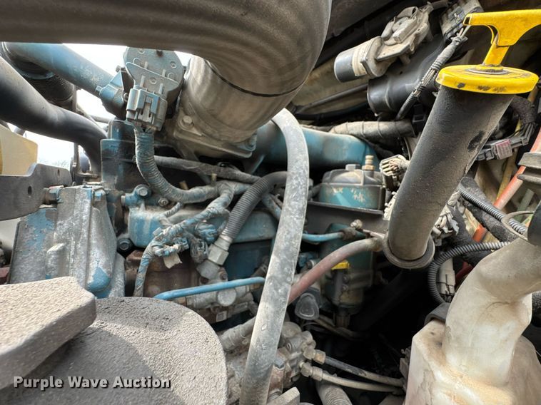 image for item DO0773 2006 International 4300 digger derrick truck