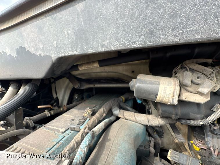 image for item DO0773 2006 International 4300 digger derrick truck