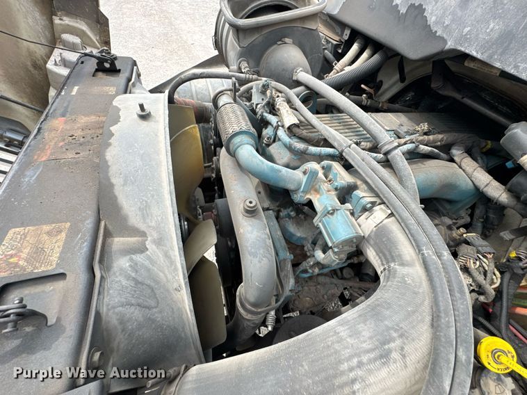 image for item DO0773 2006 International 4300 digger derrick truck