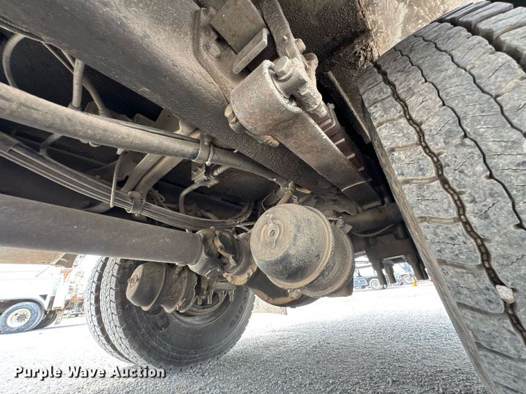 image for item DO0773 2006 International 4300 digger derrick truck