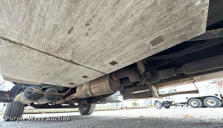 image for item DO0773 2006 International 4300 digger derrick truck