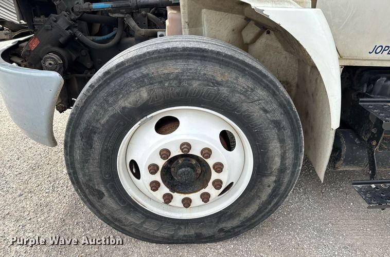 image for item DO0773 2006 International 4300 digger derrick truck