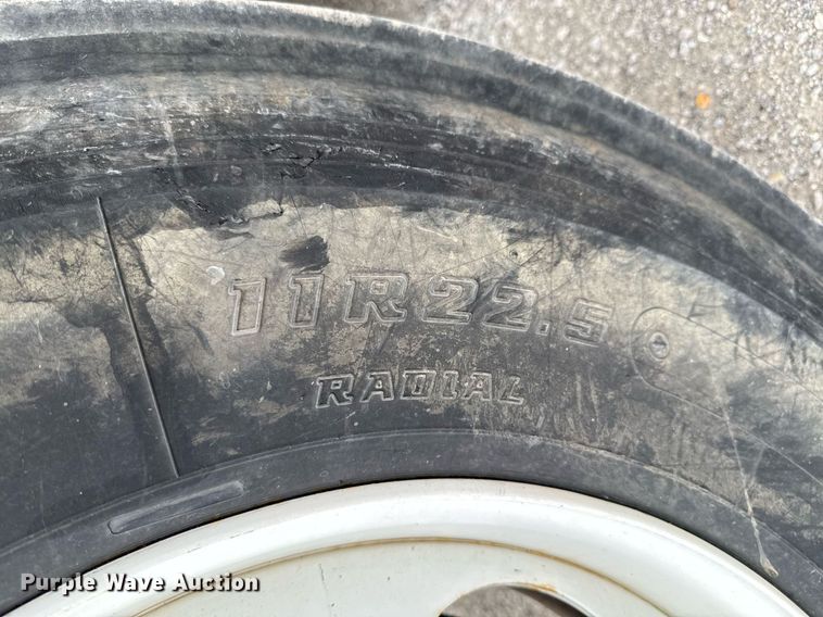 image for item DO0773 2006 International 4300 digger derrick truck