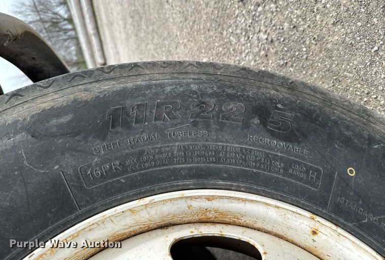 image for item DO0773 2006 International 4300 digger derrick truck