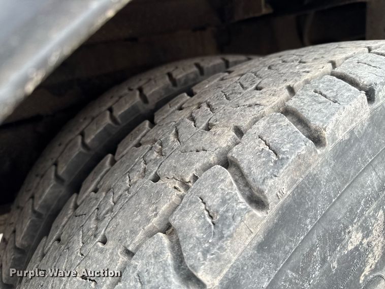 image for item DO0773 2006 International 4300 digger derrick truck