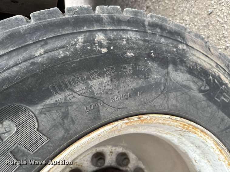 image for item DO0773 2006 International 4300 digger derrick truck