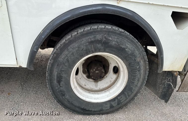 image for item DO0773 2006 International 4300 digger derrick truck