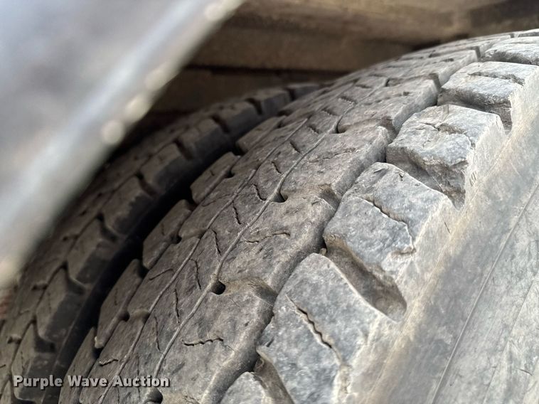 image for item DO0773 2006 International 4300 digger derrick truck