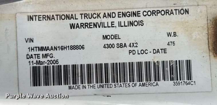 image for item DO0773 2006 International 4300 digger derrick truck