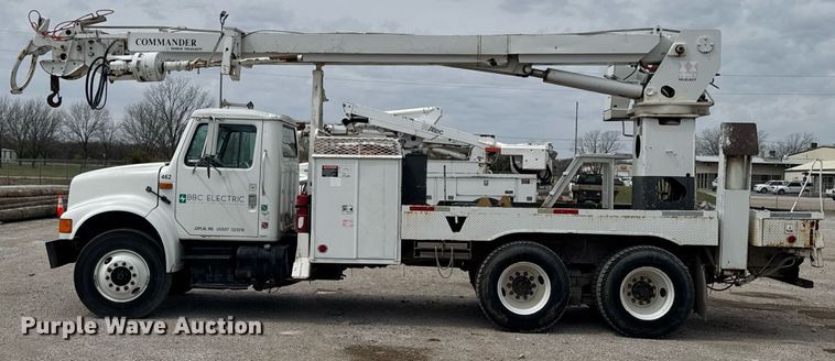 image for item DO0775 1999 International 4900 digger derrick truck