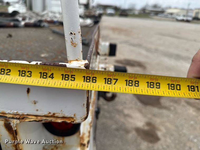 image for item DO0775 1999 International 4900 digger derrick truck