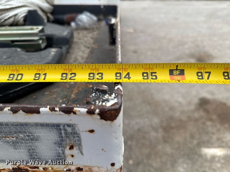 image for item DO0775 1999 International 4900 digger derrick truck