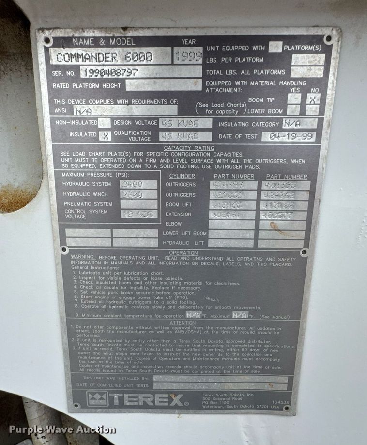 image for item DO0775 1999 International 4900 digger derrick truck