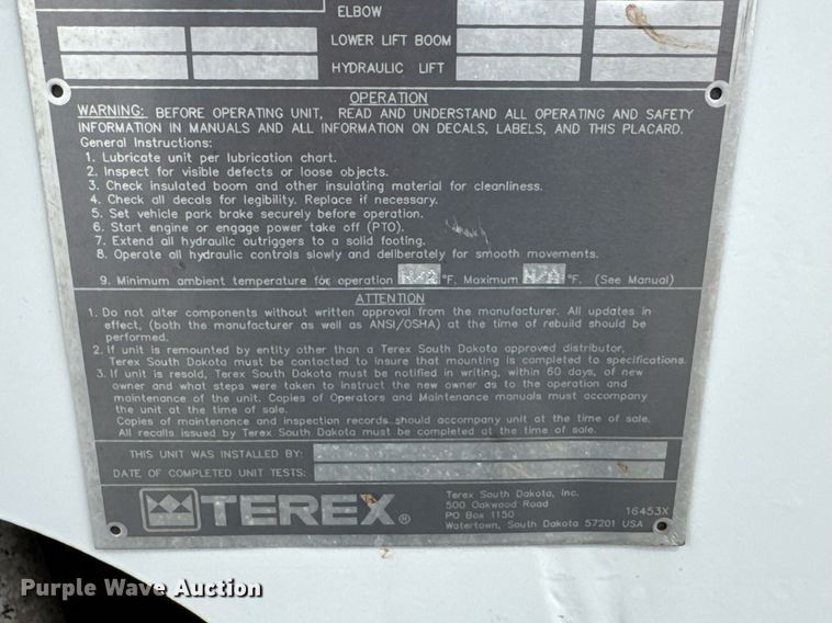 image for item DO0775 1999 International 4900 digger derrick truck