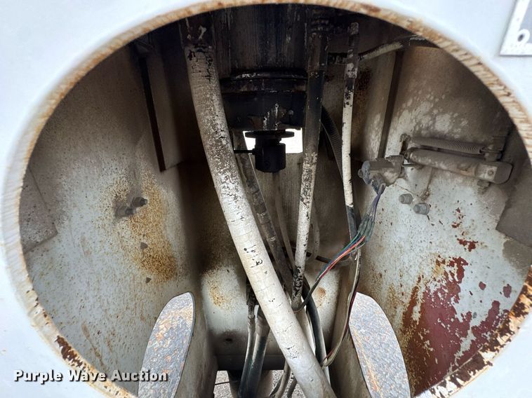 image for item DO0775 1999 International 4900 digger derrick truck