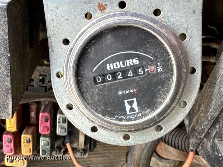 image for item DO0775 1999 International 4900 digger derrick truck