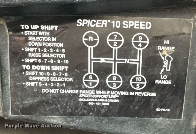 image for item DO0775 1999 International 4900 digger derrick truck