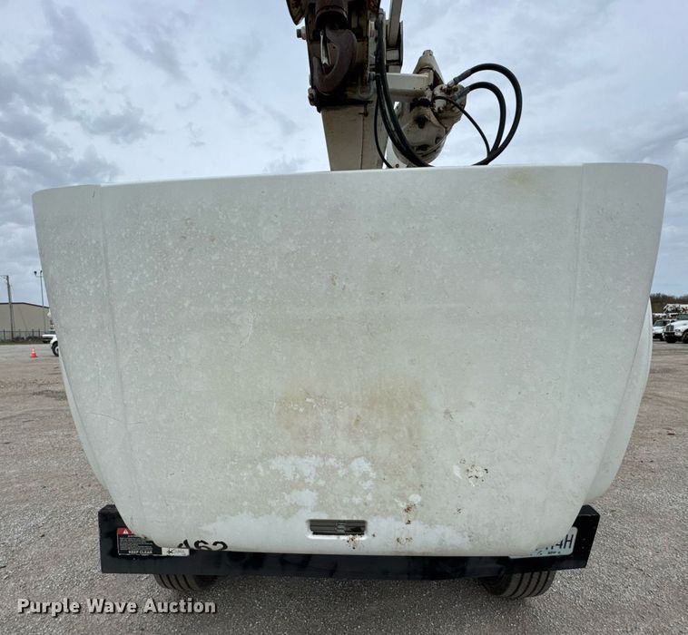 image for item DO0775 1999 International 4900 digger derrick truck