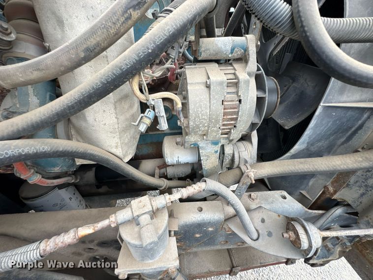 image for item DO0775 1999 International 4900 digger derrick truck