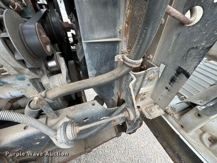 image for item DO0775 1999 International 4900 digger derrick truck