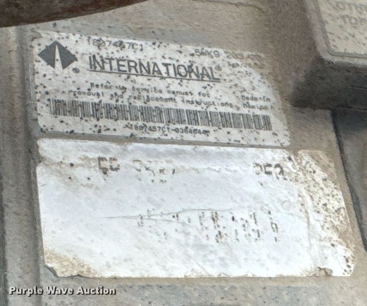 image for item DO0775 1999 International 4900 digger derrick truck