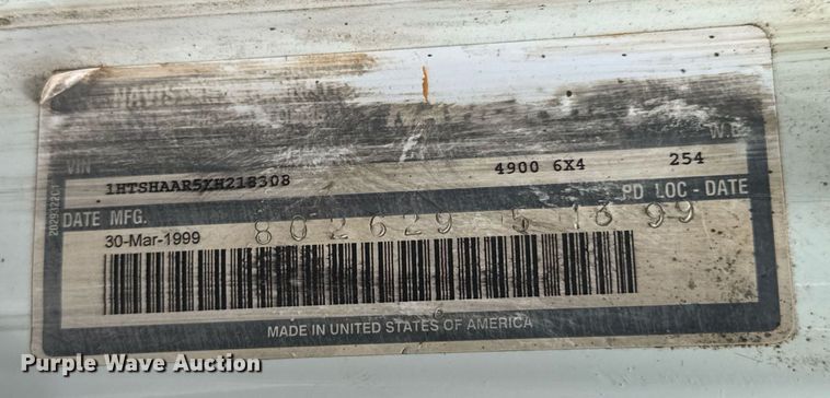 image for item DO0775 1999 International 4900 digger derrick truck