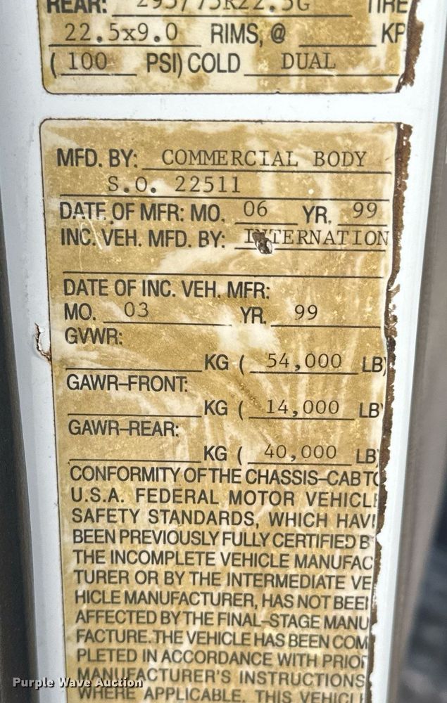 image for item DO0775 1999 International 4900 digger derrick truck