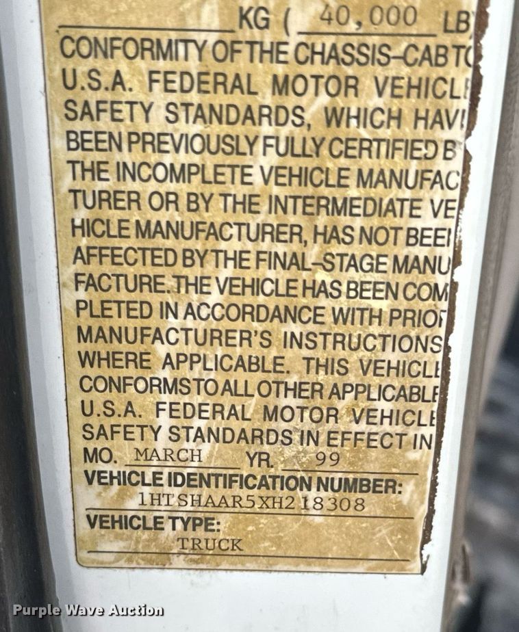 image for item DO0775 1999 International 4900 digger derrick truck