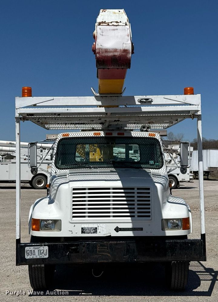 image for item DO0776 1999 International 4700 bucket truck