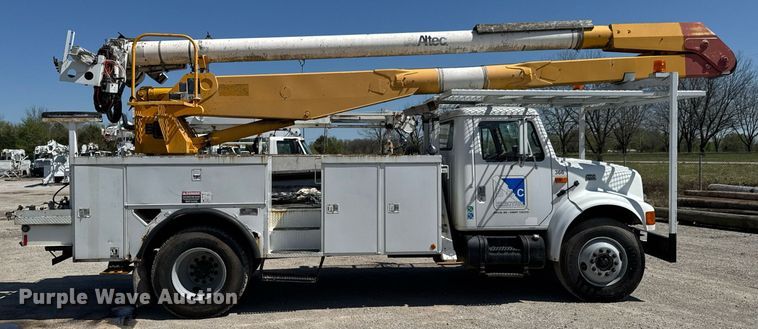 image for item DO0776 1999 International 4700 bucket truck