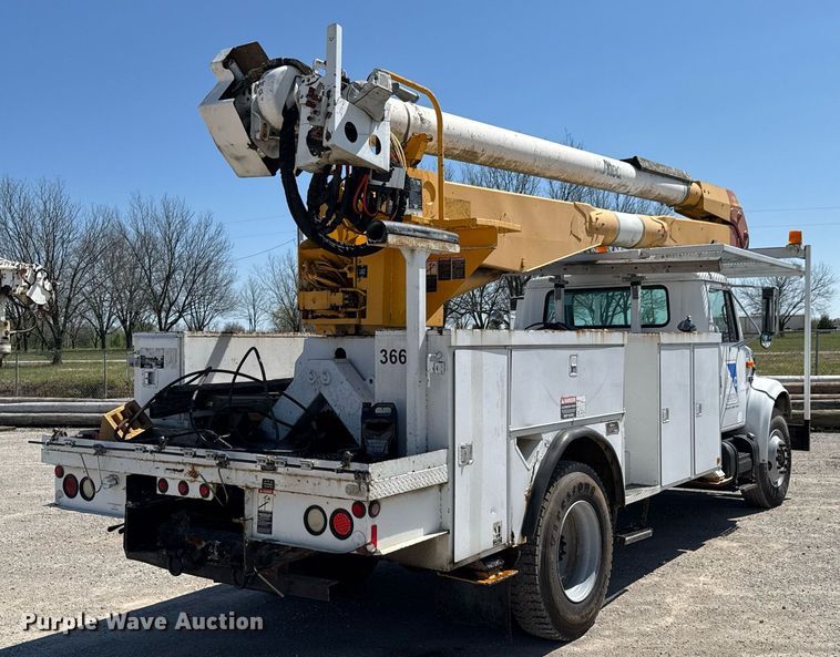 image for item DO0776 1999 International 4700 bucket truck