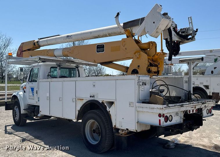 image for item DO0776 1999 International 4700 bucket truck