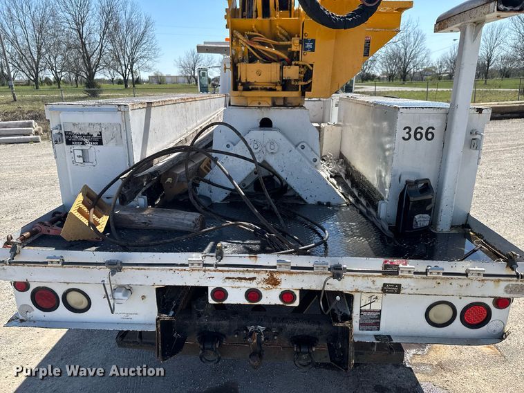 image for item DO0776 1999 International 4700 bucket truck