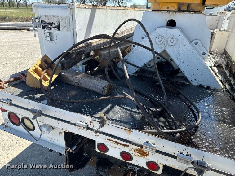 image for item DO0776 1999 International 4700 bucket truck