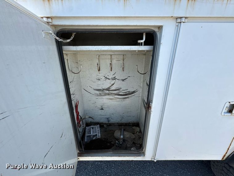 image for item DO0776 1999 International 4700 bucket truck