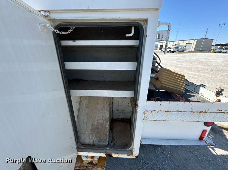 image for item DO0776 1999 International 4700 bucket truck