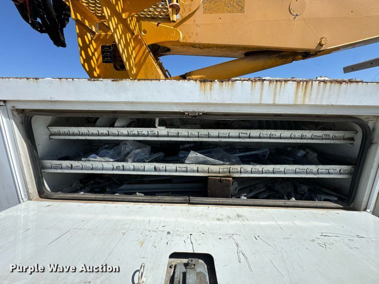 image for item DO0776 1999 International 4700 bucket truck