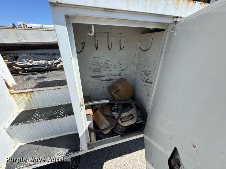 image for item DO0776 1999 International 4700 bucket truck