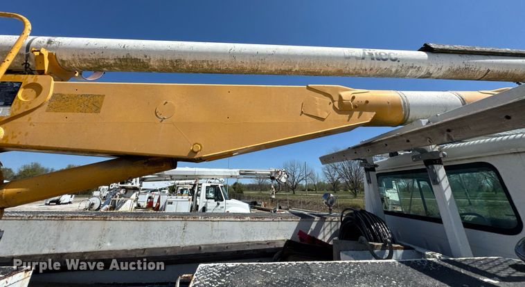 image for item DO0776 1999 International 4700 bucket truck