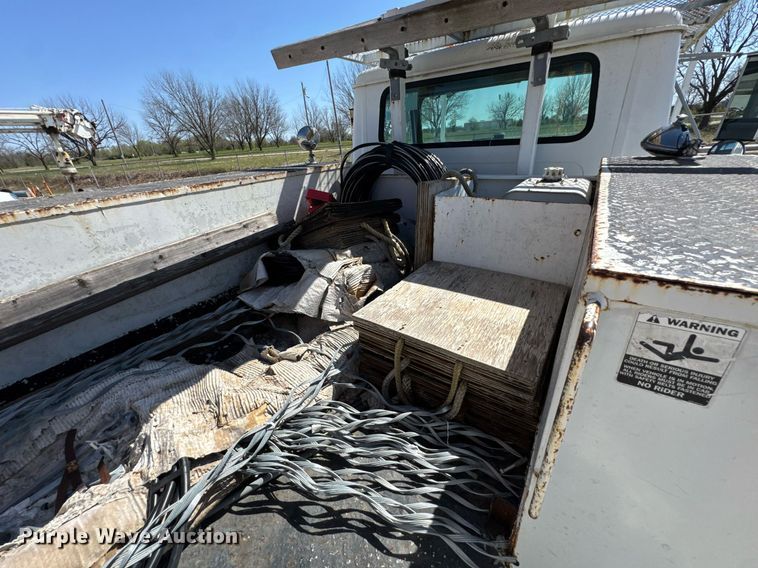 image for item DO0776 1999 International 4700 bucket truck